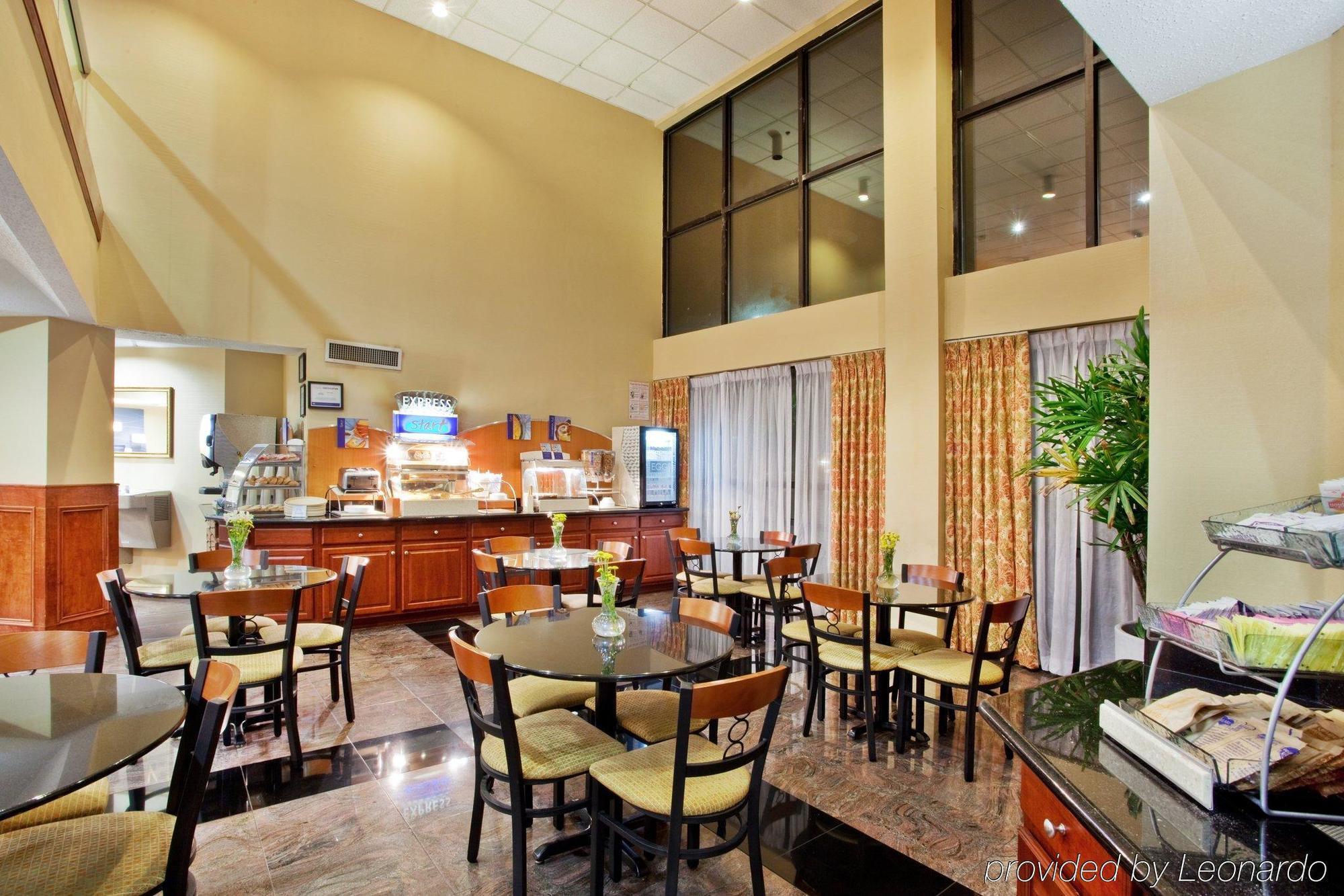 Holiday Inn Express Hotel & Suites Lawrenceville By Ihg Eksteriør billede