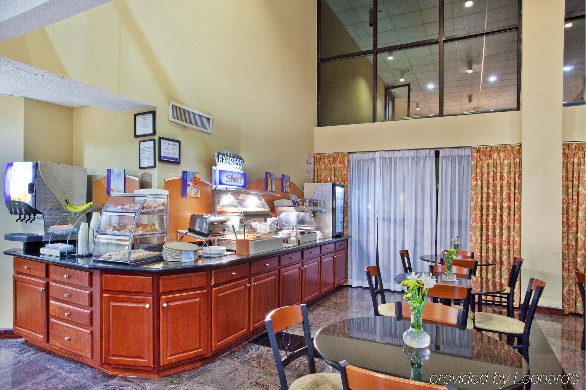 Holiday Inn Express Hotel & Suites Lawrenceville By Ihg Eksteriør billede