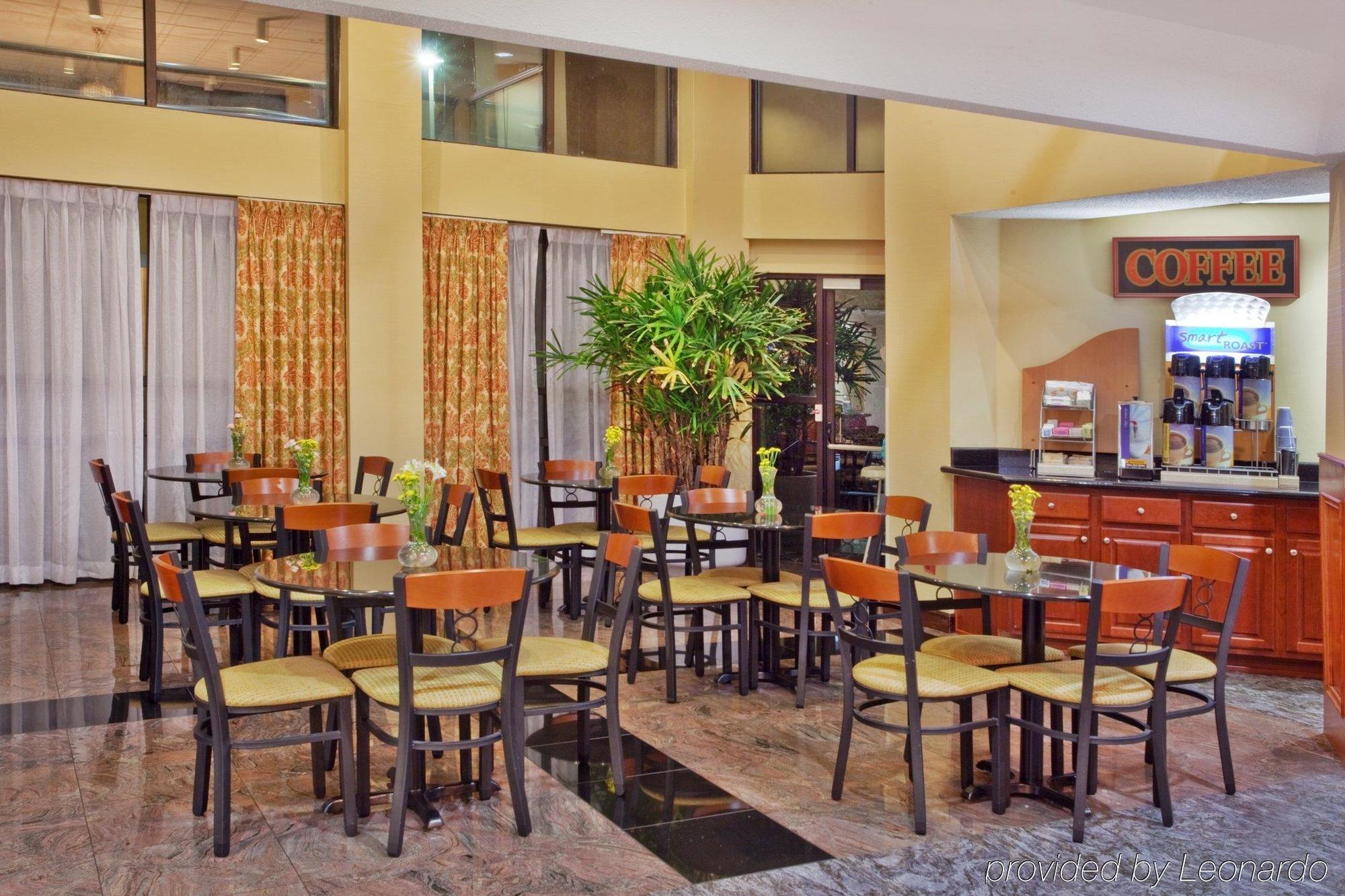 Holiday Inn Express Hotel & Suites Lawrenceville By Ihg Eksteriør billede